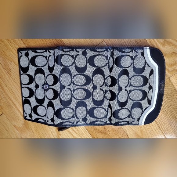 Coach Wallet - Picture 5 of 6